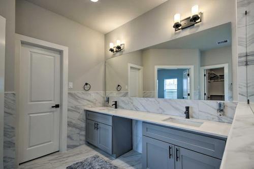 Modern Houston Home 3 Mi To Downtown Attractions!