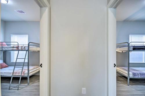 Modern Houston Home 3 Mi To Downtown Attractions!