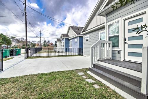 Modern Houston Home 3 Mi To Downtown Attractions!