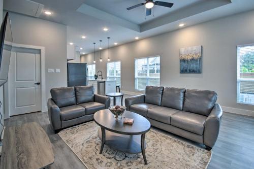 Modern Houston Home 3 Mi To Downtown Attractions!