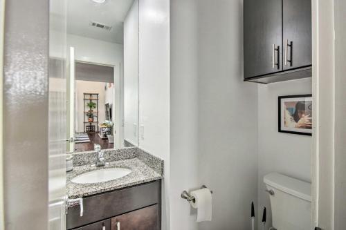Urban Houston Escape With Grill Less Than 1 Mi To Bbva!