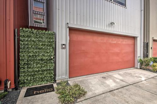 Urban Houston Escape With Grill Less Than 1 Mi To Bbva!