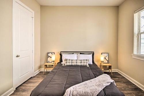 Chic Houston Townhome With Pool Access And Patio!