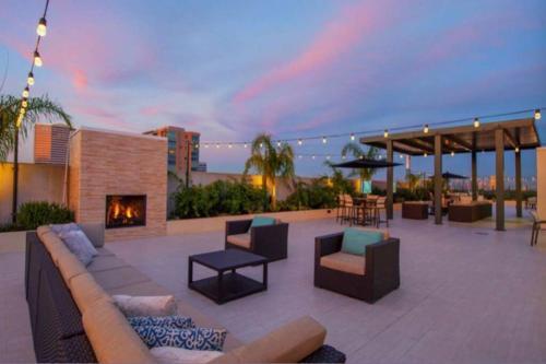 *luxury 3 Bedroom Apartment By Galleria*