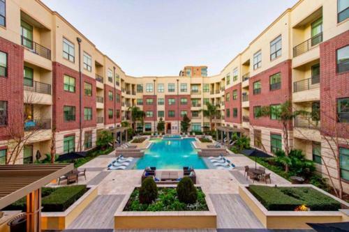 *luxury 3 Bedroom Apartment By Galleria*