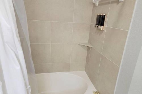 *luxury 3 Bedroom Apartment By Galleria*