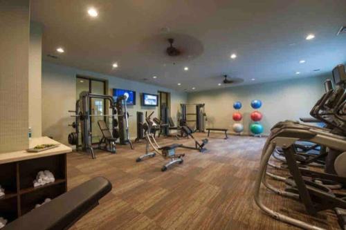 *luxury 3 Bedroom Apartment By Galleria*
