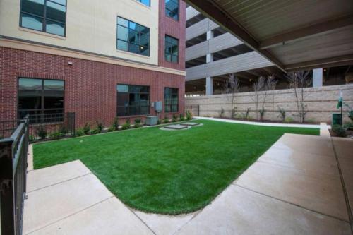 *luxury 3 Bedroom Apartment By Galleria*