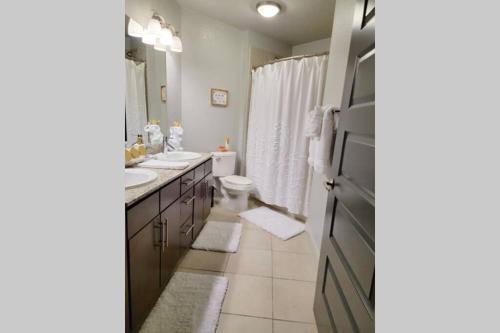 *luxury 3 Bedroom Apartment By Galleria*