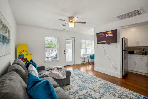Universal Apartment At East Downtown