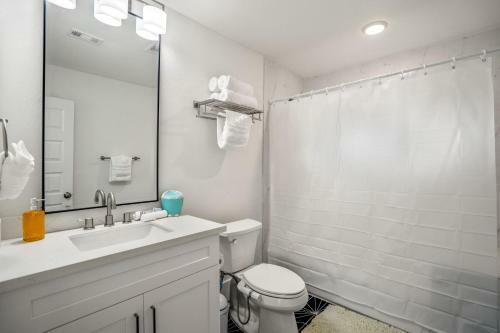 Universal Apartment At East Downtown