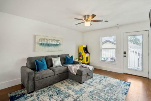 Universal Apartment At East Downtown