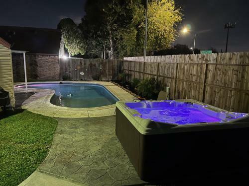 1976 Houstongem Luminous Pool & Hottub Sleeps11