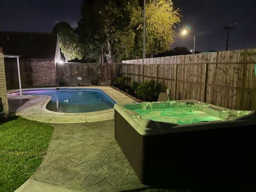 1976 Houstongem Luminous Pool & Hottub Sleeps11
