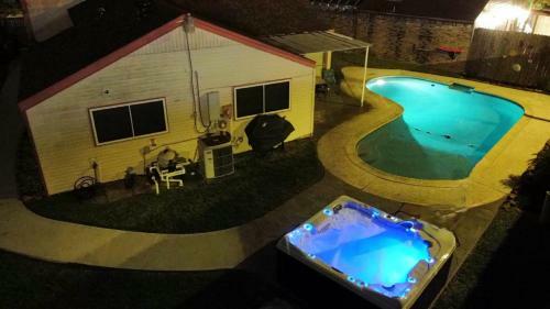 1976 Houstongem Luminous Pool & Hottub Sleeps11