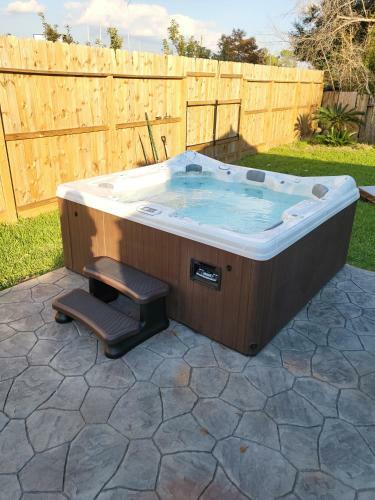 1976 Houstongem Luminous Pool & Hottub Sleeps11