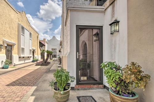 Townhome Less Than 10 Mi To Museums, Shopping And More