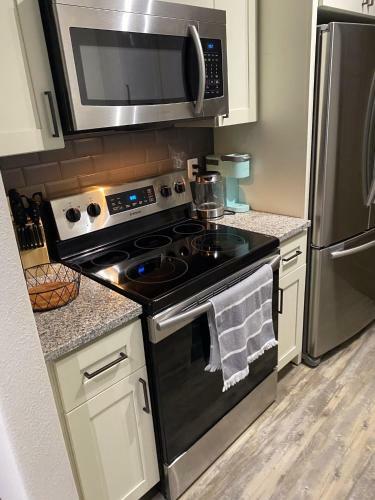 Central Houston- Lovely Apartment