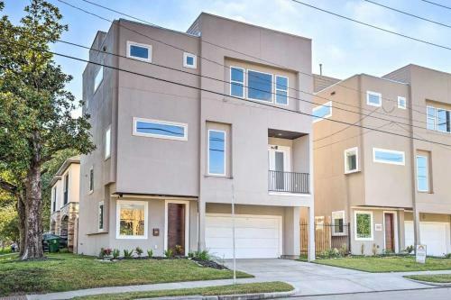 New! Beautiful 3 Story Houston Home