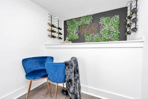 The Suite Spot! Downtown Skyline Views! Sleeps 12