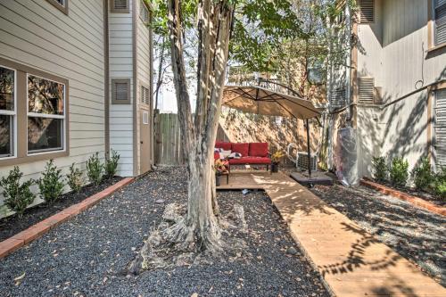 Hou Apartment - Walk To Restaurants And Shops!