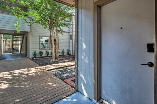 Hou Apartment - Walk To Restaurants And Shops!