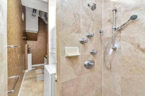 Hostal Montrose Hideaway - Private Guest Suite
