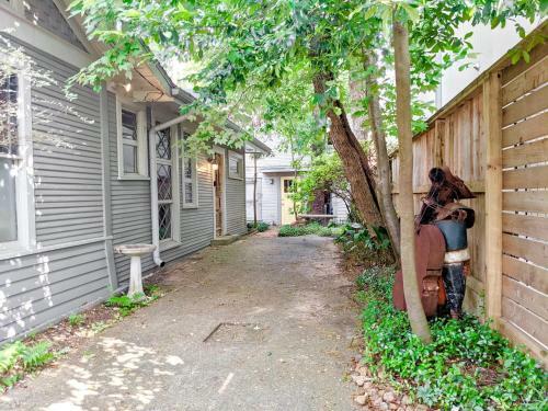Secluded Bungalow In Historical Montrose