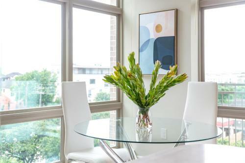 Buffalo Bayou Apartments By Barsala