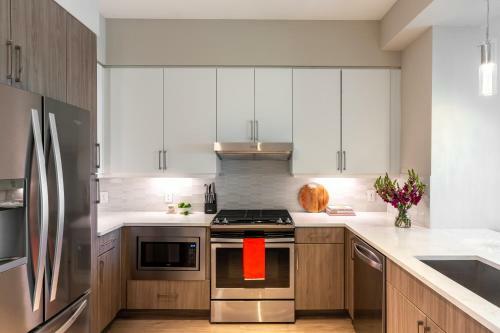 Buffalo Bayou Apartments By Barsala