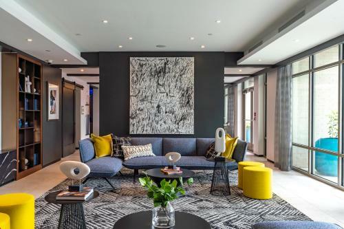 Buffalo Bayou Apartments By Barsala