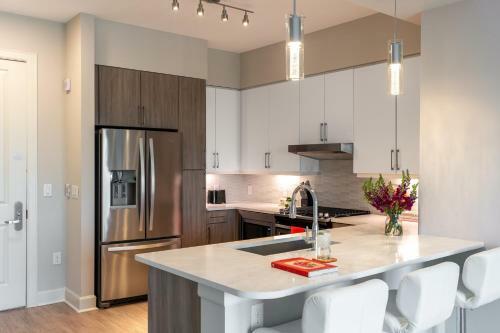 Buffalo Bayou Apartments By Barsala