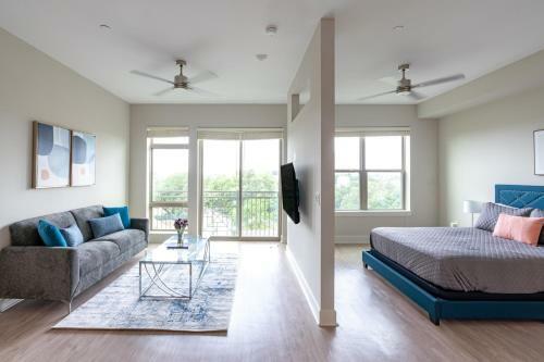 Buffalo Bayou Apartments By Barsala
