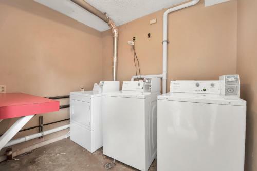 Apartamento Charming 2bed Condo - Patio & Covered Parking
