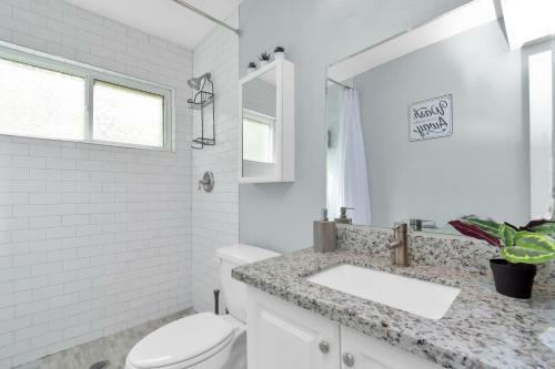 Apartamento Charming 2bed Condo - Patio & Covered Parking
