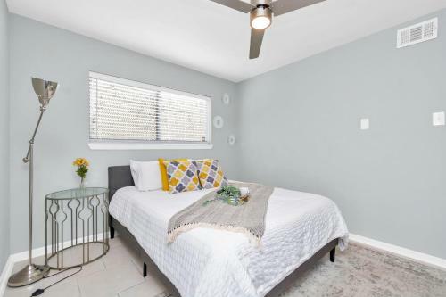 Apartamento Charming 2bed Condo - Patio & Covered Parking