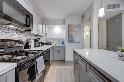 Apartamento Luxury Midtown King One Bedroom