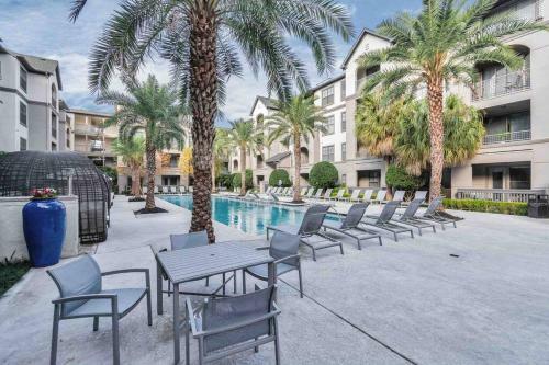 Apartamento Luxurious & Comfy 2 Bdr Apt With Gym