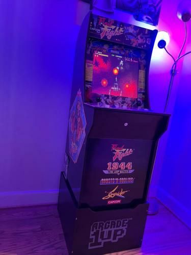 The Goodhouse/downtown/sleeps12/rooftop/arcadegameroom
