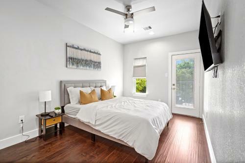 Newly Built! Modern Med Center - 3br Executive Suite