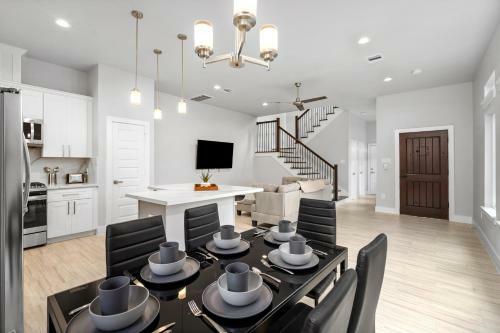 Newly Built! Modern Med Center - 3br Executive Suite