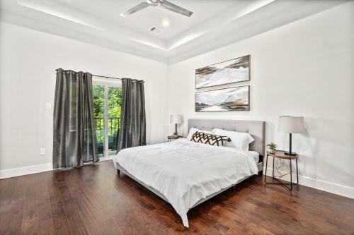 Newly Built! Modern Med Center - 3br Executive Suite