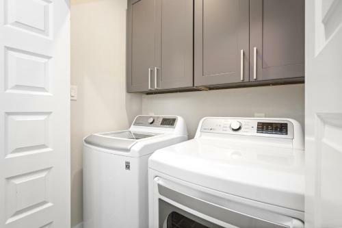Newly Built! Modern Med Center - 3br Executive Suite