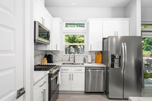 Brand New! 3 Br Twin House - Med Center