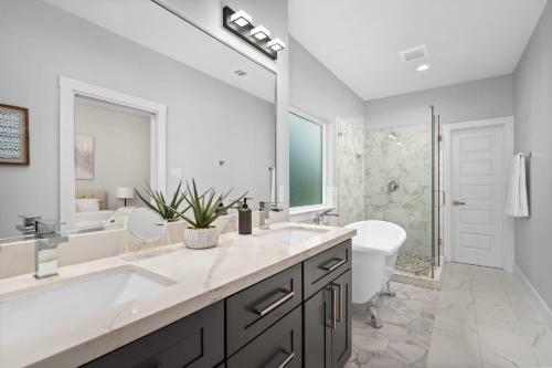 Brand New! 3 Br Twin House - Med Center