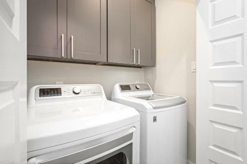 Brand New! 3 Br Twin House - Med Center