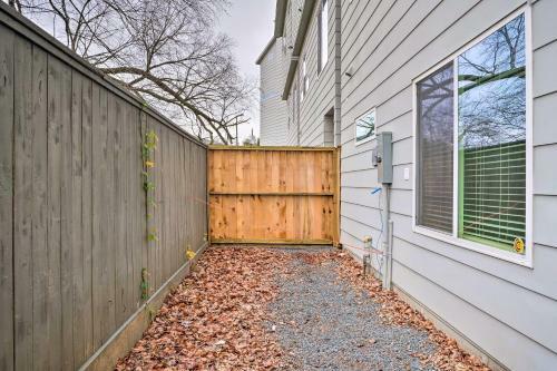 Airy Houston Townhome With Rooftop And Balcony!