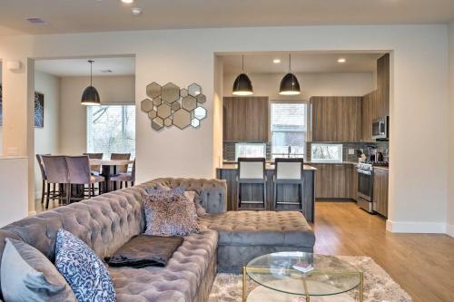 Airy Houston Townhome With Rooftop And Balcony!