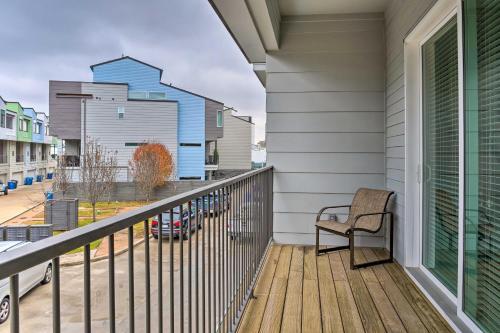 Airy Houston Townhome With Rooftop And Balcony!