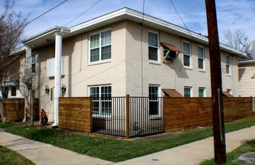 Apartamento Montrose Hist Dist - Charmazure 2 Br/1ba Apt W W/d
